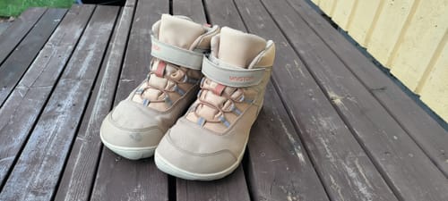 Customer photo review of Vaistoa Kaste lasten vedenpitävät paljasjalkakengät