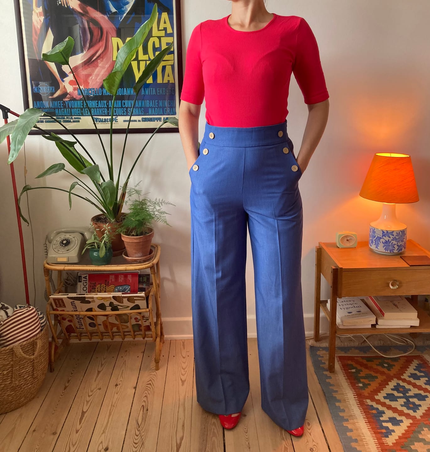 Customer photo review of Sally højtaljede sailor bukser i denimblå
