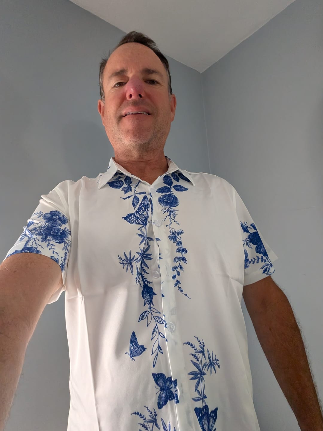 Customer photo review of Men's Blue Floral Print Hawaiian Button Up Summer Beach Casual Collar Short Sleeve Shirt