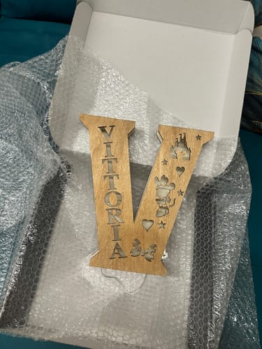 Customer photo review of Lampada in legno personalizzata a forma di lettera con favole