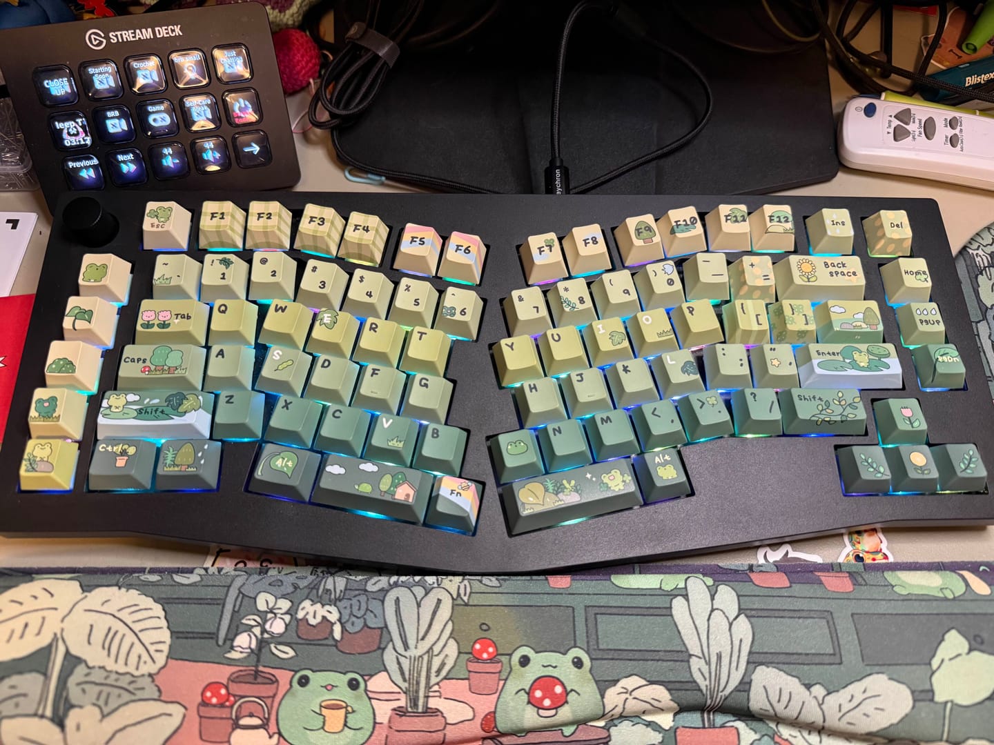 Customer photo review of KiiBOOM X Cosydiaries Rainy Froggy Day Keycap Set