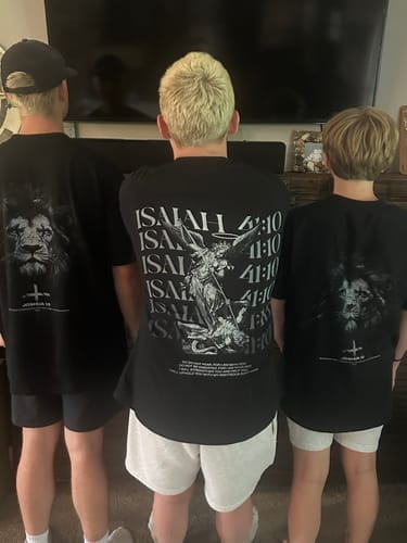 Customer photo review of Joshua 1:9 Lion Oversized T-Shirt