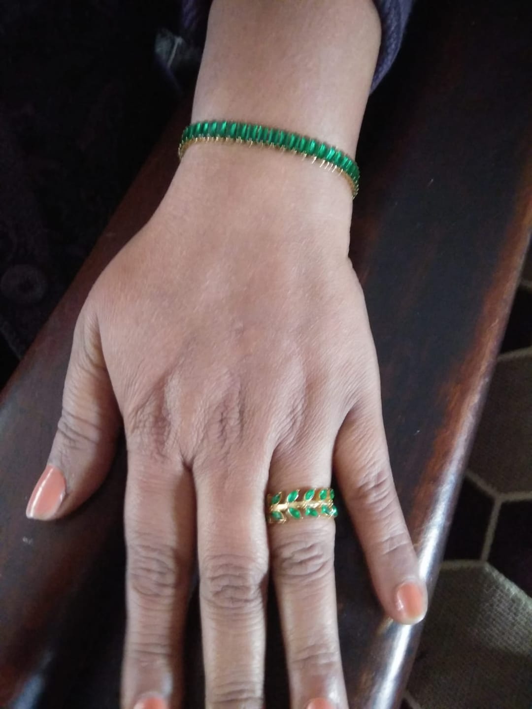 Customer photo review of Emerald Link Green Stone Bracelet