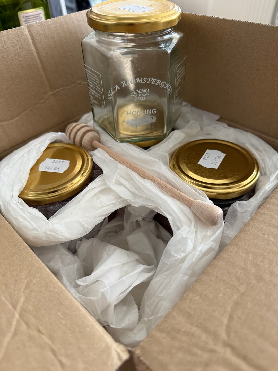 Customer photo review of 2 kg flytande honung med 2st honungspinnar och fri frakt för 538kr!