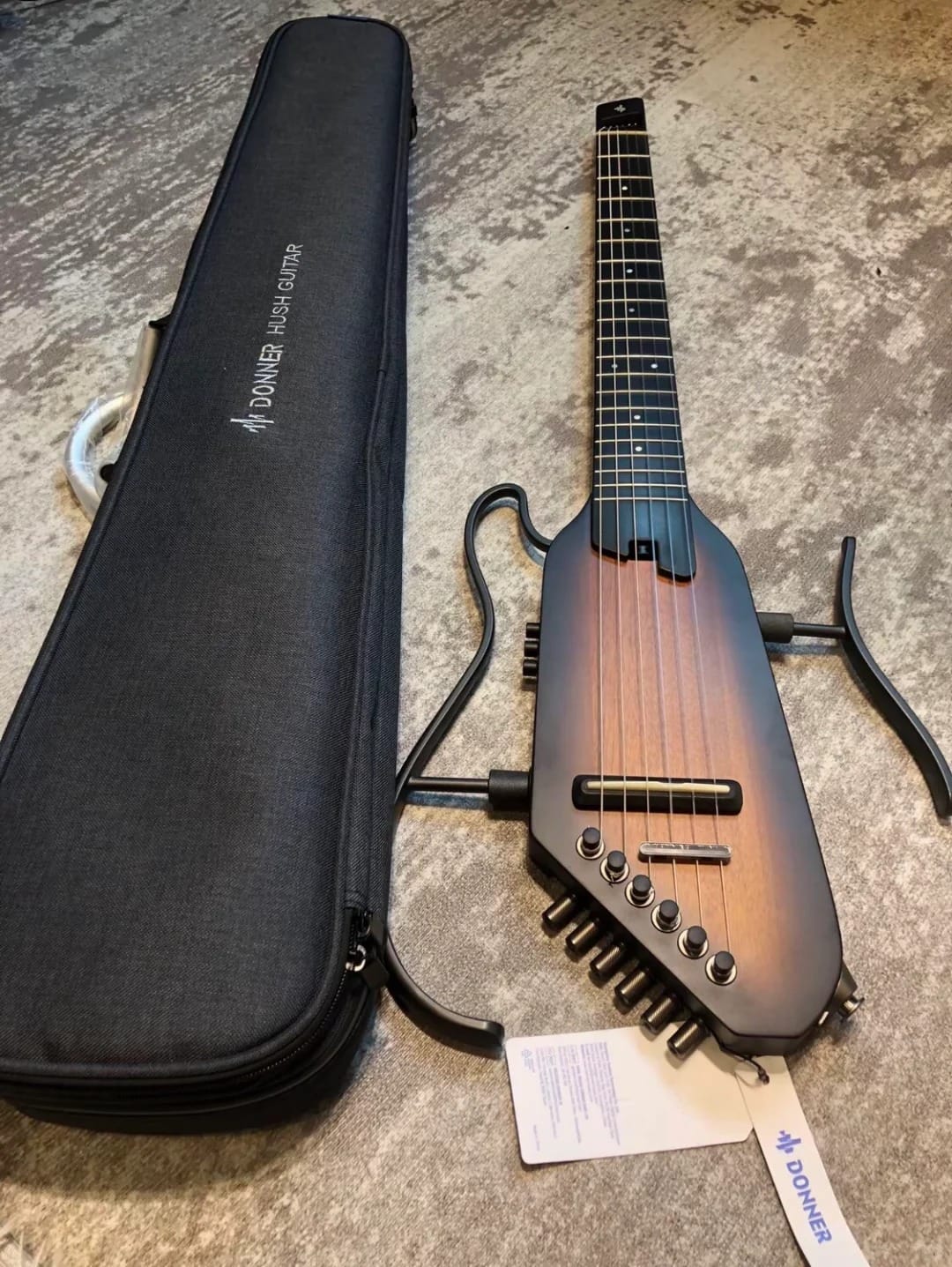 Customer photo review of Donner HUSH™ C Guitare Nylon Voyage Électro-Acoustique