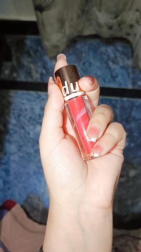 Customer photo review of O.TWO.O ULTRA STAY LOLEPOP LIPSTICK