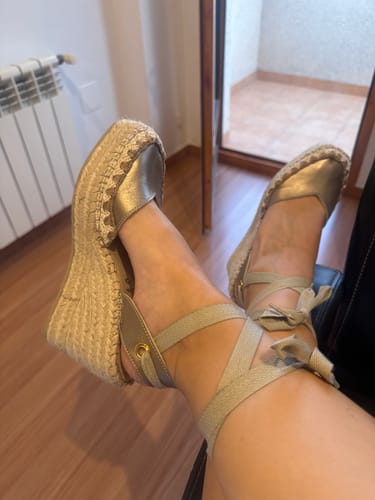 Reseña con foto de un cliente sobre Alpargata Daniela Bronce
