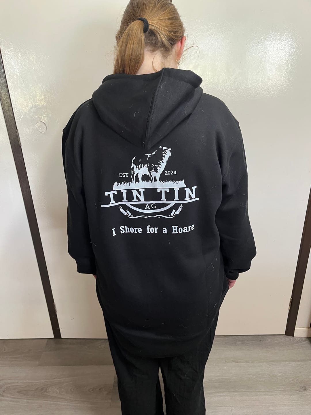 Customer photo review of Black | Half Zip Long Tail Hoody