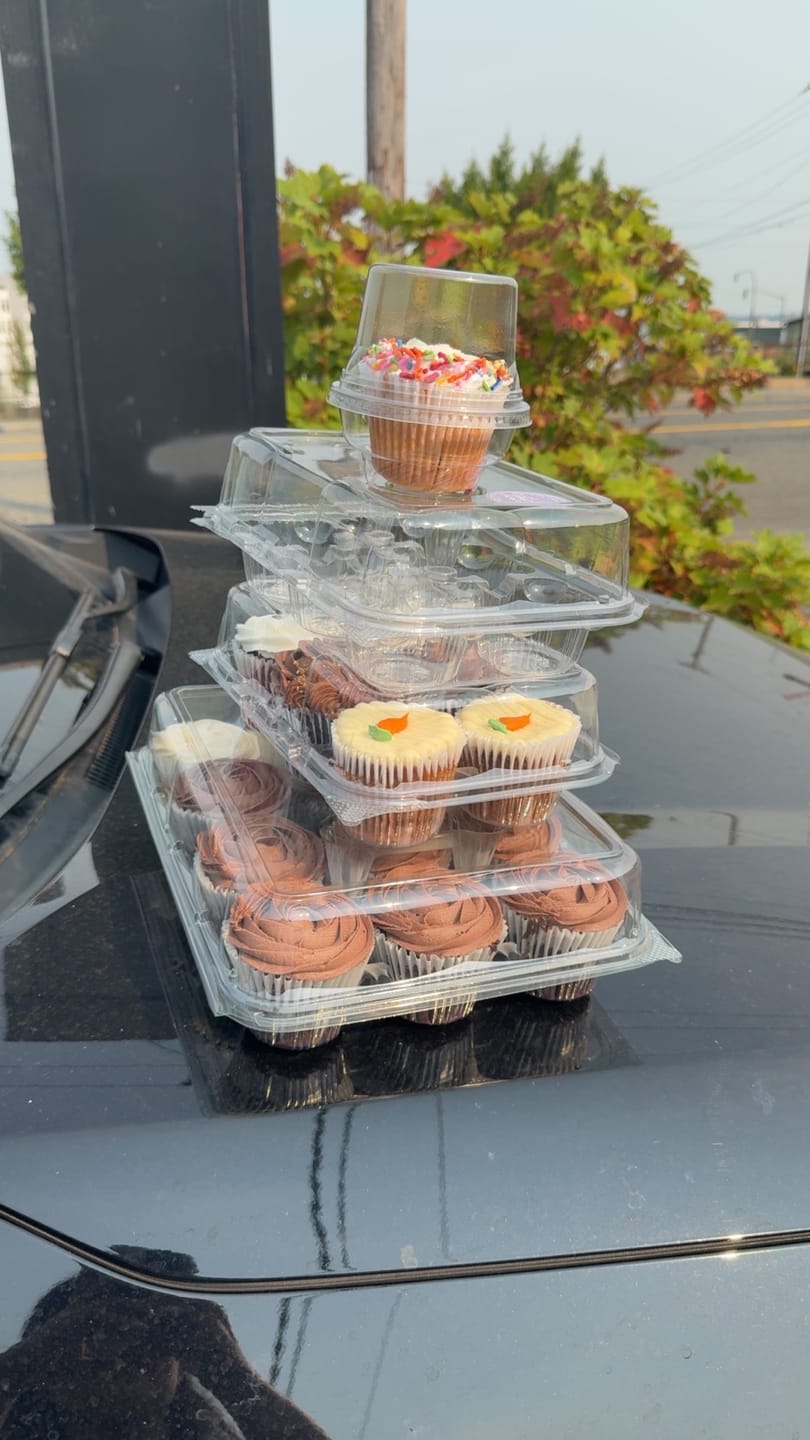 Customer photo review of Cupcakes