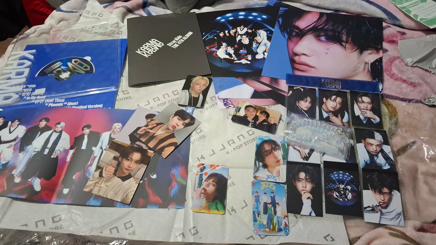 Customer photo review of (PRE-VENTA) STRAY KIDS - KARMA (KARMA VER.) (LIMITED EDITION)