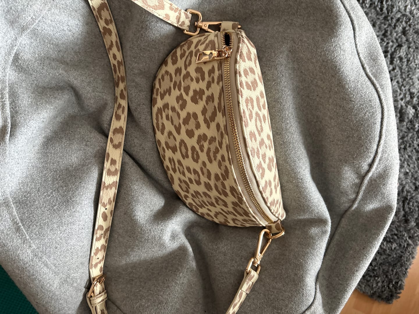 Customer photo review of NOA - LEO WHITE