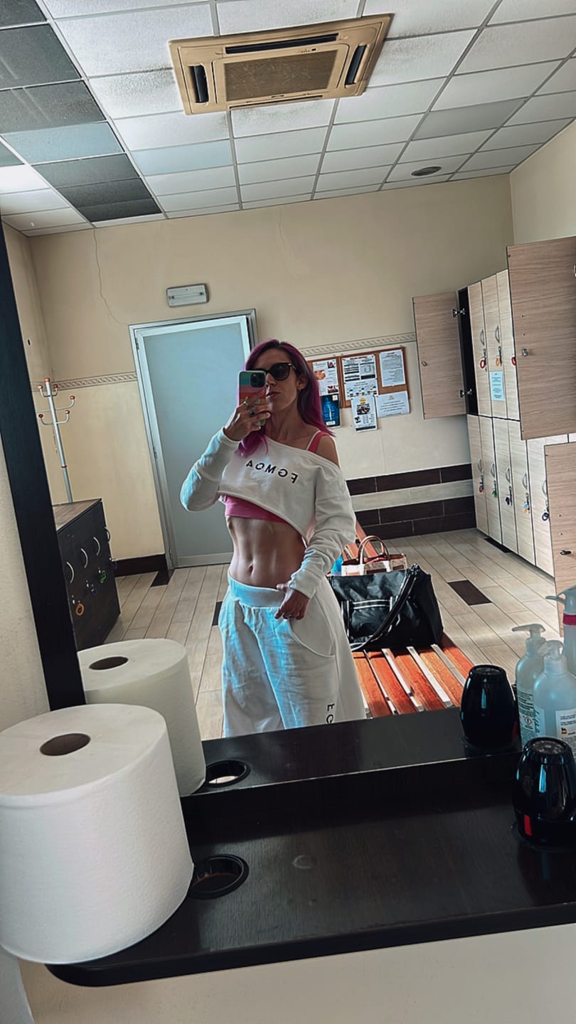 Customer photo review of Felpa Mini Crop Ikonic FW 24/25 Bianco