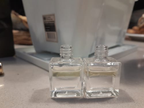 Doris review of 10ml Glass Rectangle Spray Perfume Bottle With Atomiser image 1 out of 1