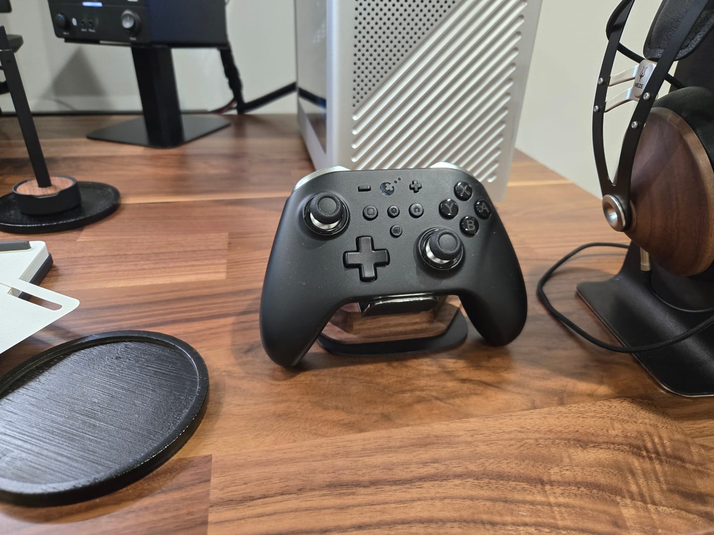 Customer photo review of PS5 Xbox Switch Pro Controller Stand