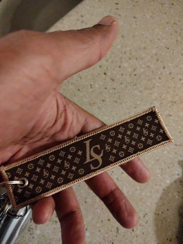 Customer photo review of Louis Jet Tag