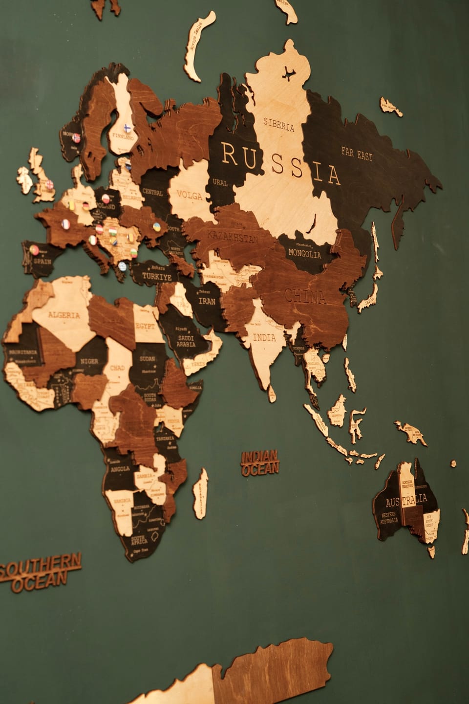 Customer photo review of 3D Wooden World Map (Obsidian Black)
