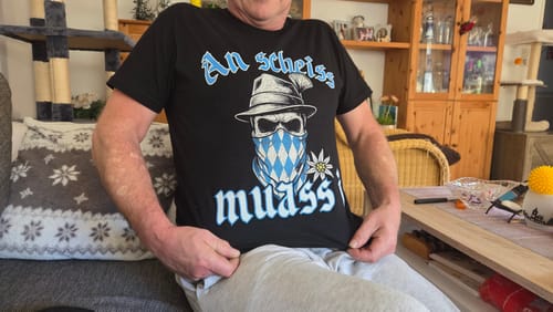 Customer photo review of An scheiss muass i - Premium T-Shirt