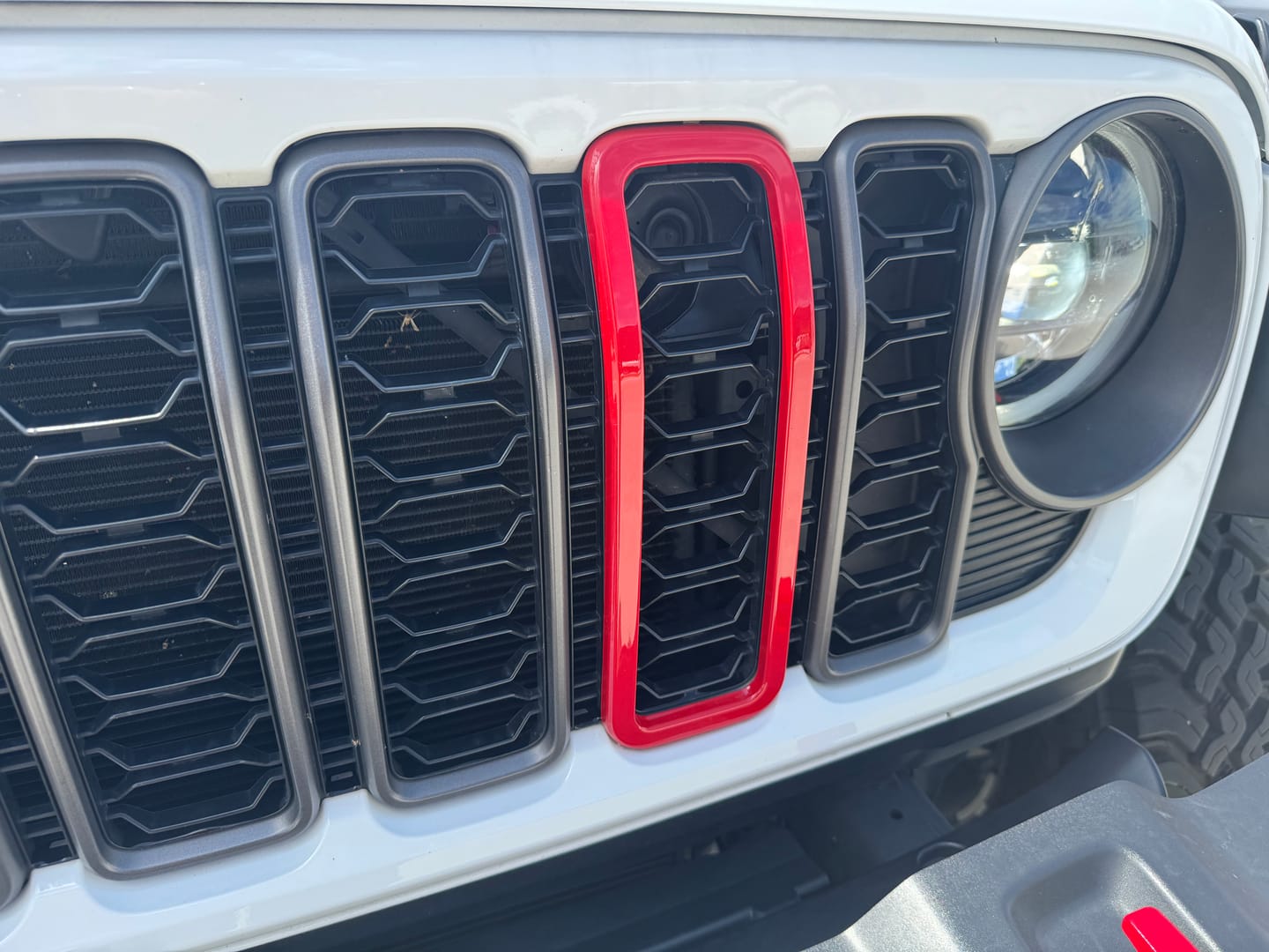 Customer photo review of Snap On Slot Cover for 2024 Grille Wrangler JL JT Grille