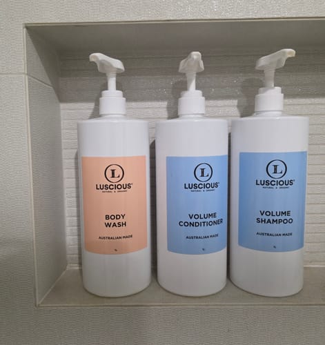 Customer photo review of 2 x shampoo 1 L bundles (No Conitioner)