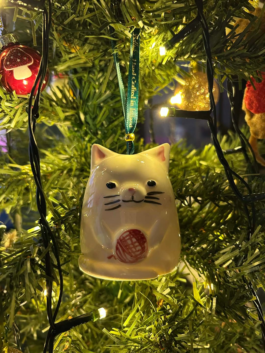 Customer photo review of Belleek Classic Kitty Cat Ornament