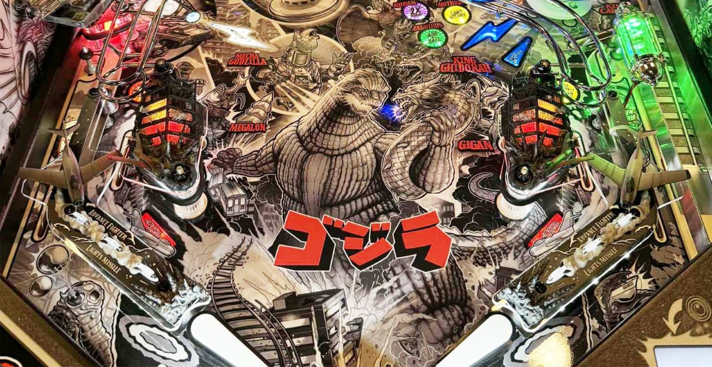 Customer photo review of GODZILLA 70TH Anniversary - SLINGSHOT and RETURN LANE GUIDE 3D COLLECTION - PRO/PREM/LE