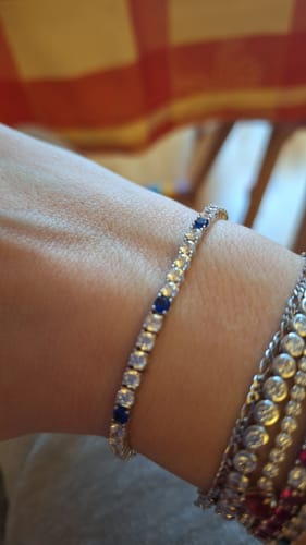 Customer photo review of Bracciale Tennis zirconi Bianchi ed un Blu 3mm
