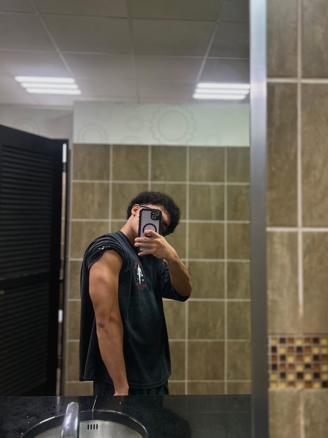 Customer photo review of 4002 - Golds Gym New Age Tees