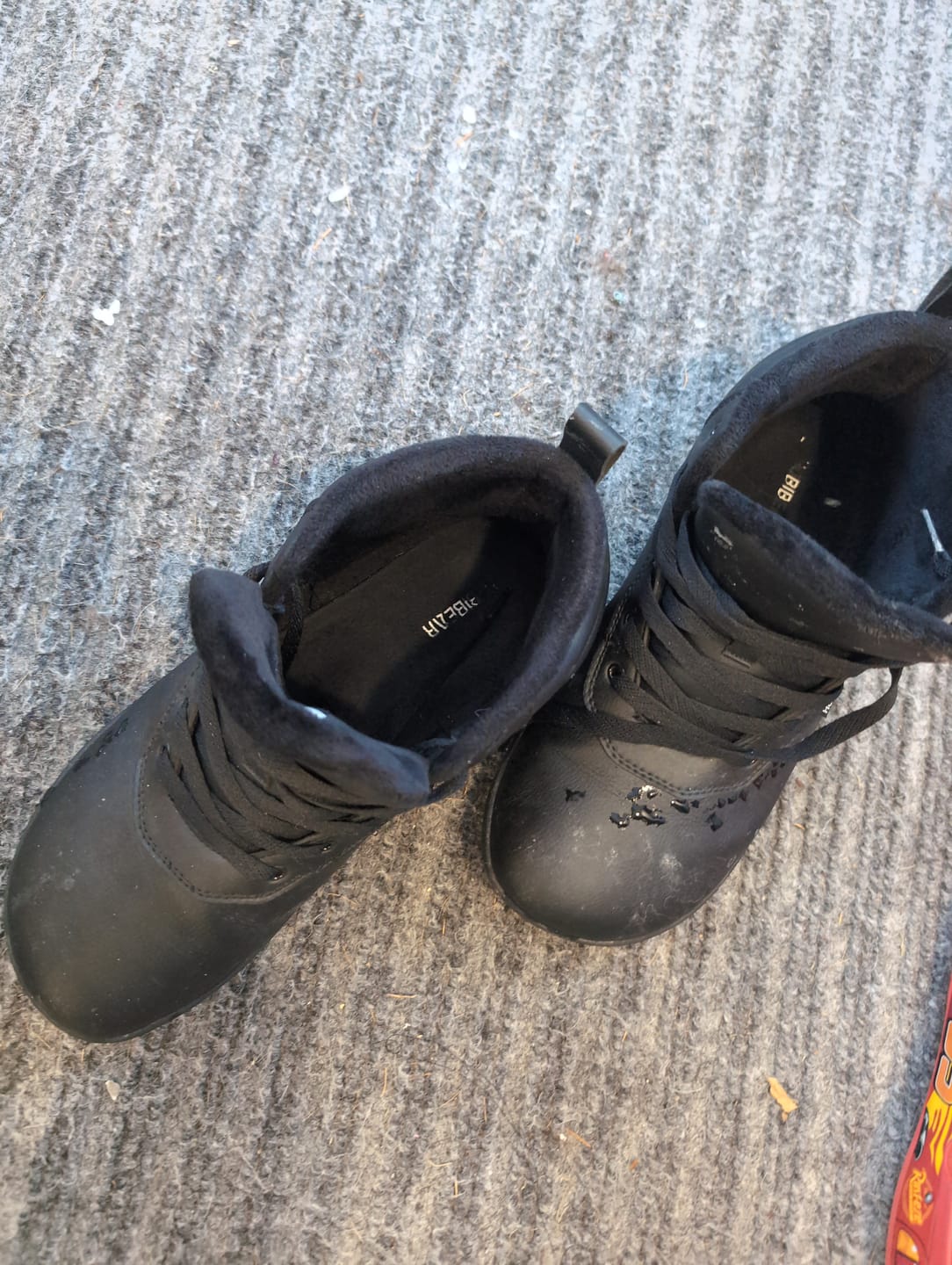 Customer photo review of Spruce - Winter Barefoot Shoes