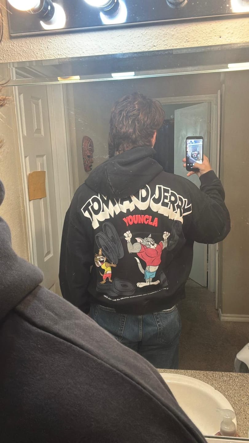 Customer photo review of 5047 - Tom & Jerry Pullover