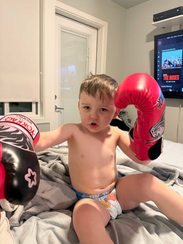 Customer photo review of YOKKAO | ORIGINAL BOXING GLOVES GOLDS - FUCHSIA