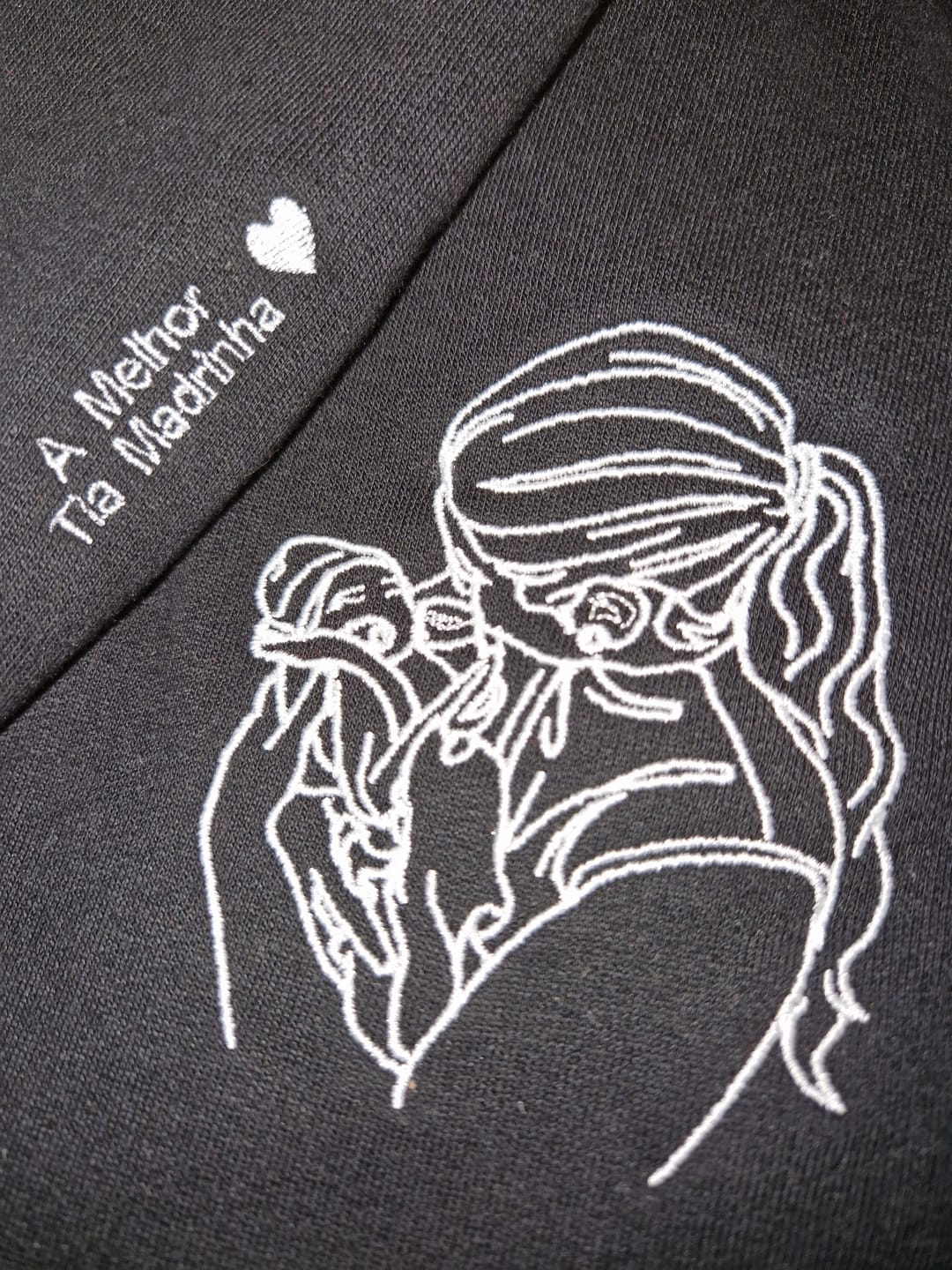 Customer photo review of Hoodie Retrato Line Art Personalizável