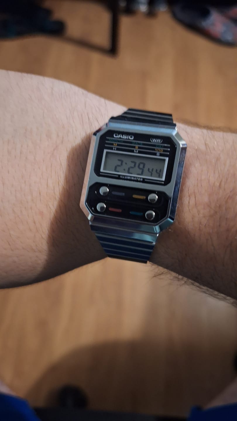 Customer photo review of Reloj Casio Vintage A100WE-1ADF Alien F-100 Reissue Plateado
