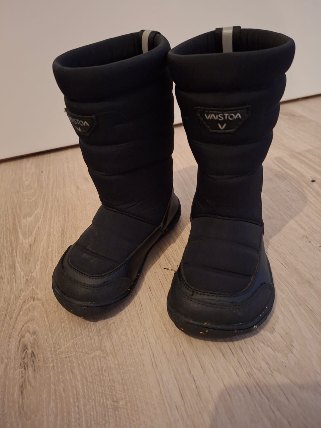 Customer photo review of Vaistoa Kinos lasten paljasjalkatalvisaappaat