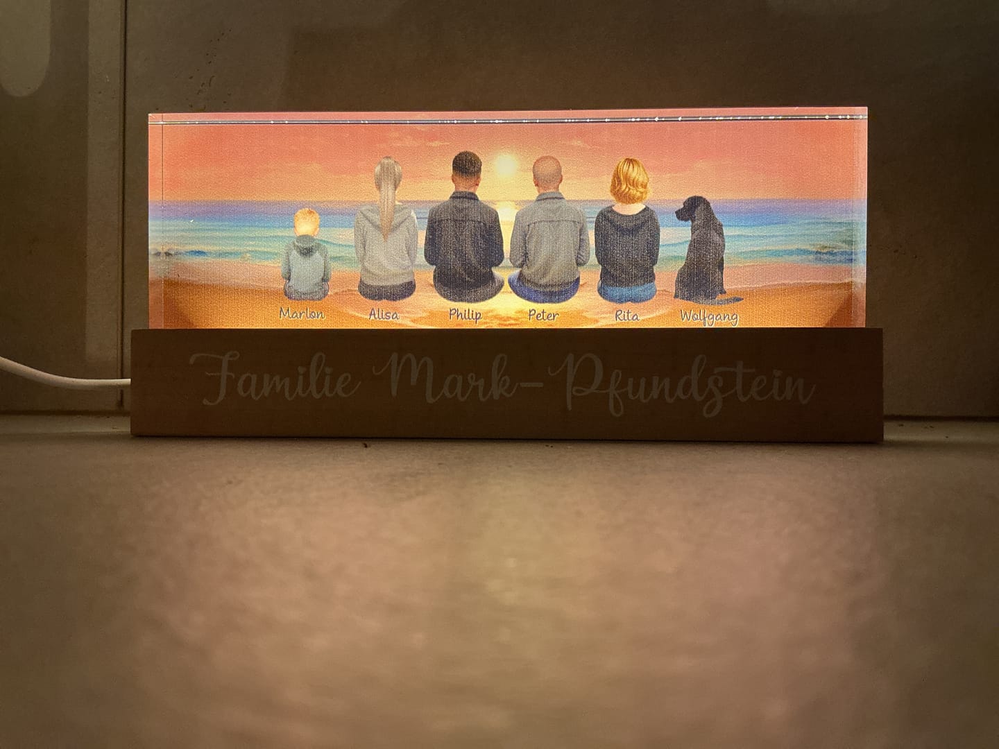 Customer photo review of Familie - Personalisierter LED Aufsteller mit der ganzen Familie