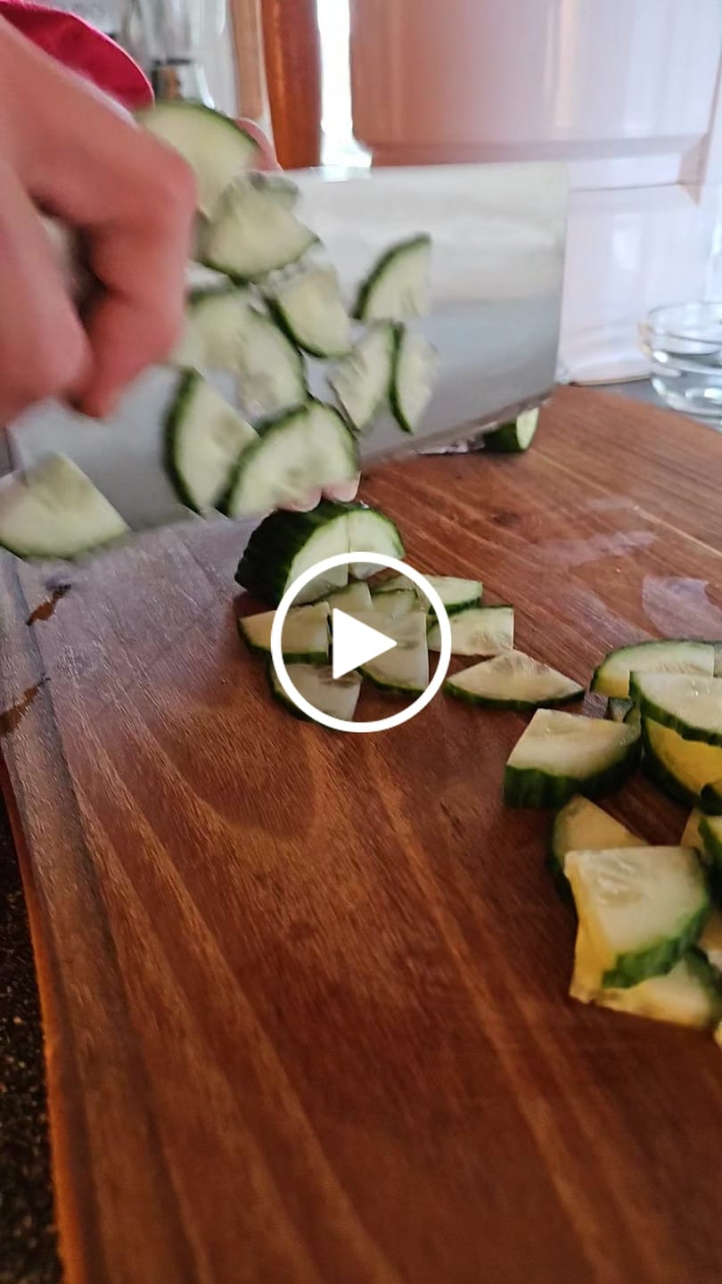 Customer video review of HATSUKOKORO VG10 Damascus Chinese Cleaver 180 mm