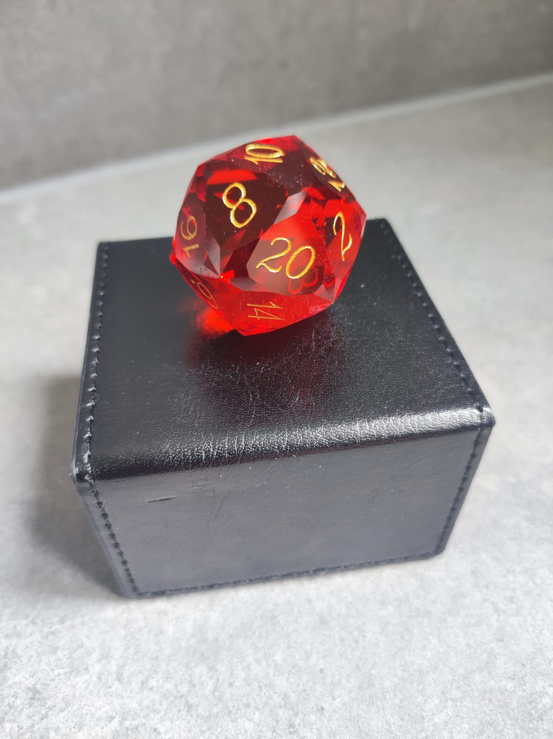 Customer photo review of Dragon Gem - XL 30mm Glas D20 (Diamondcut)
