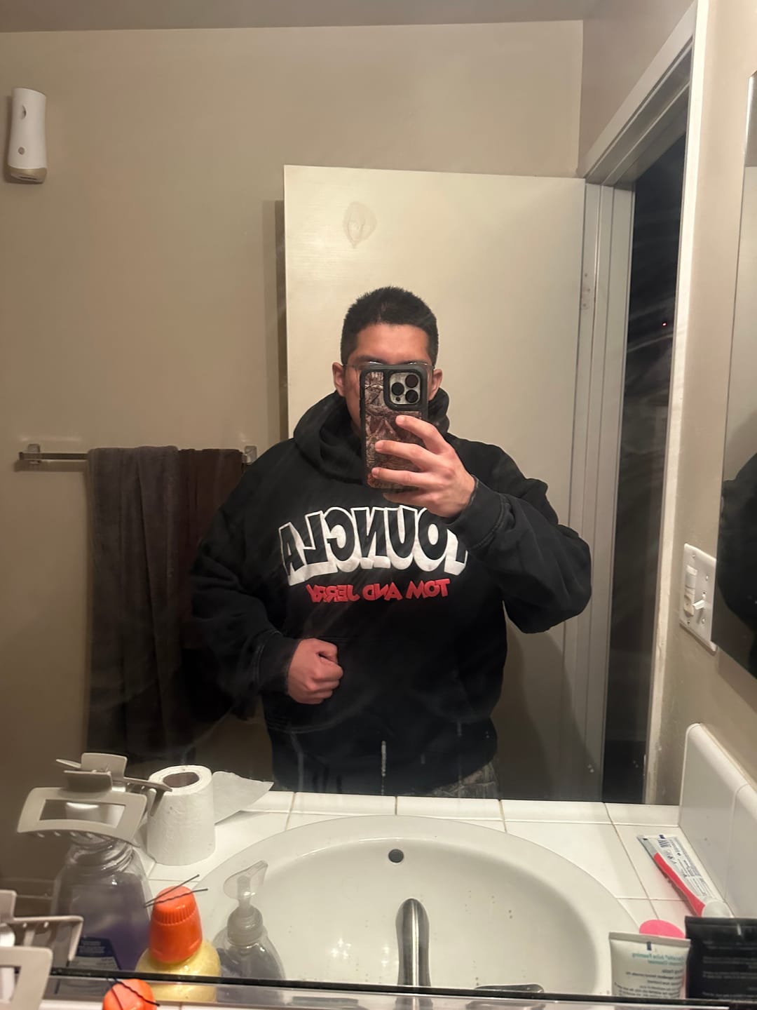 Customer photo review of 5047 - Tom & Jerry Pullover