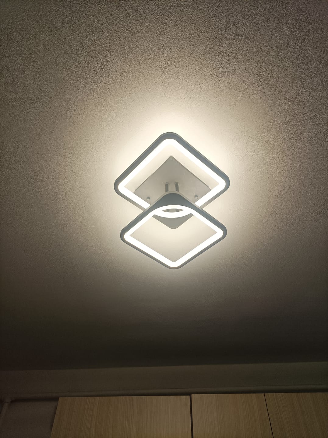 Customer photo review of Lustra LED 1+1 Square Design Black Echivalent 300W Telecomanda