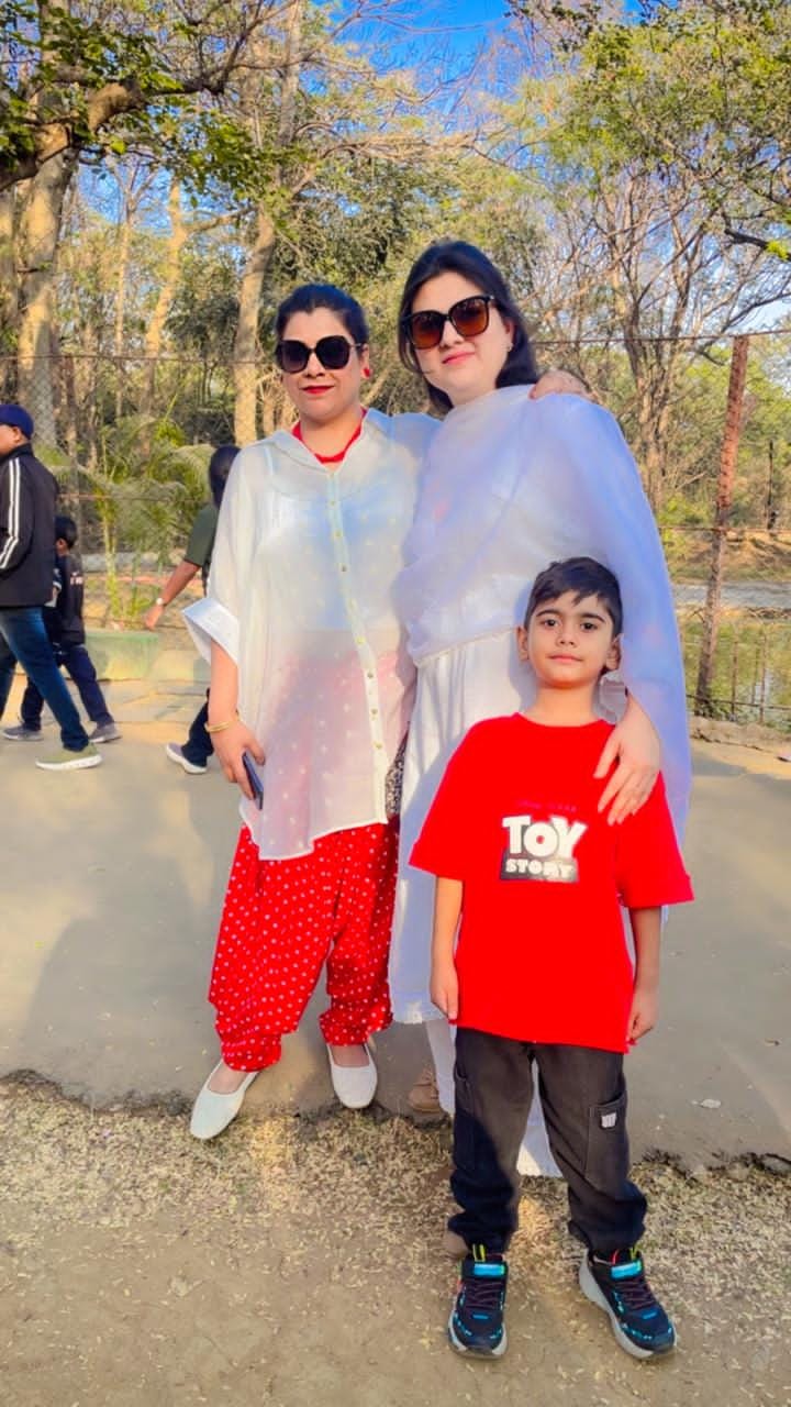 Customer photo review of Set of 2 - Noorani Long Shirt & Salwar Set