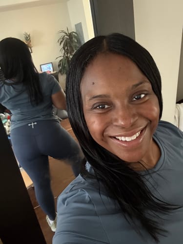 Customer photo review of Essential Leggings