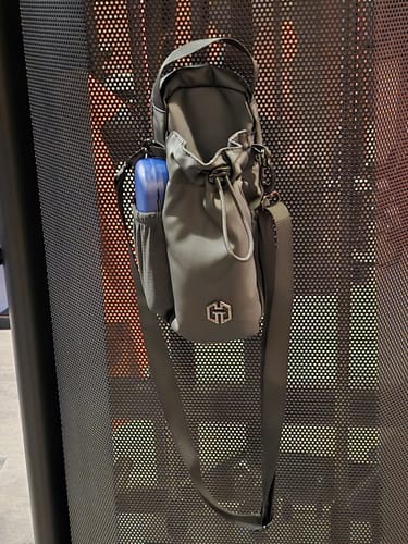 Customer photo review of Magnetic-Bottle-Bag – Umhängetasche