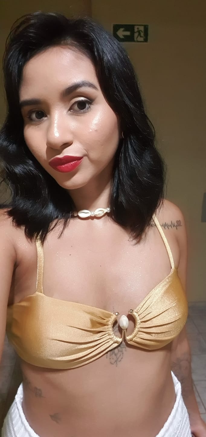 Customer photo review of Shine And Glow – Iluminador Em Stick – Vizzela