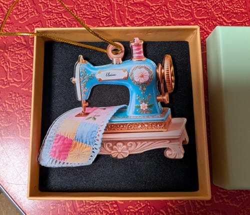 Customer photo review of Personalized Vintage Sewing Machine Acrylic Ornament With Name - For Christmas Seamstress Mom & Grandma's Holiday Gift