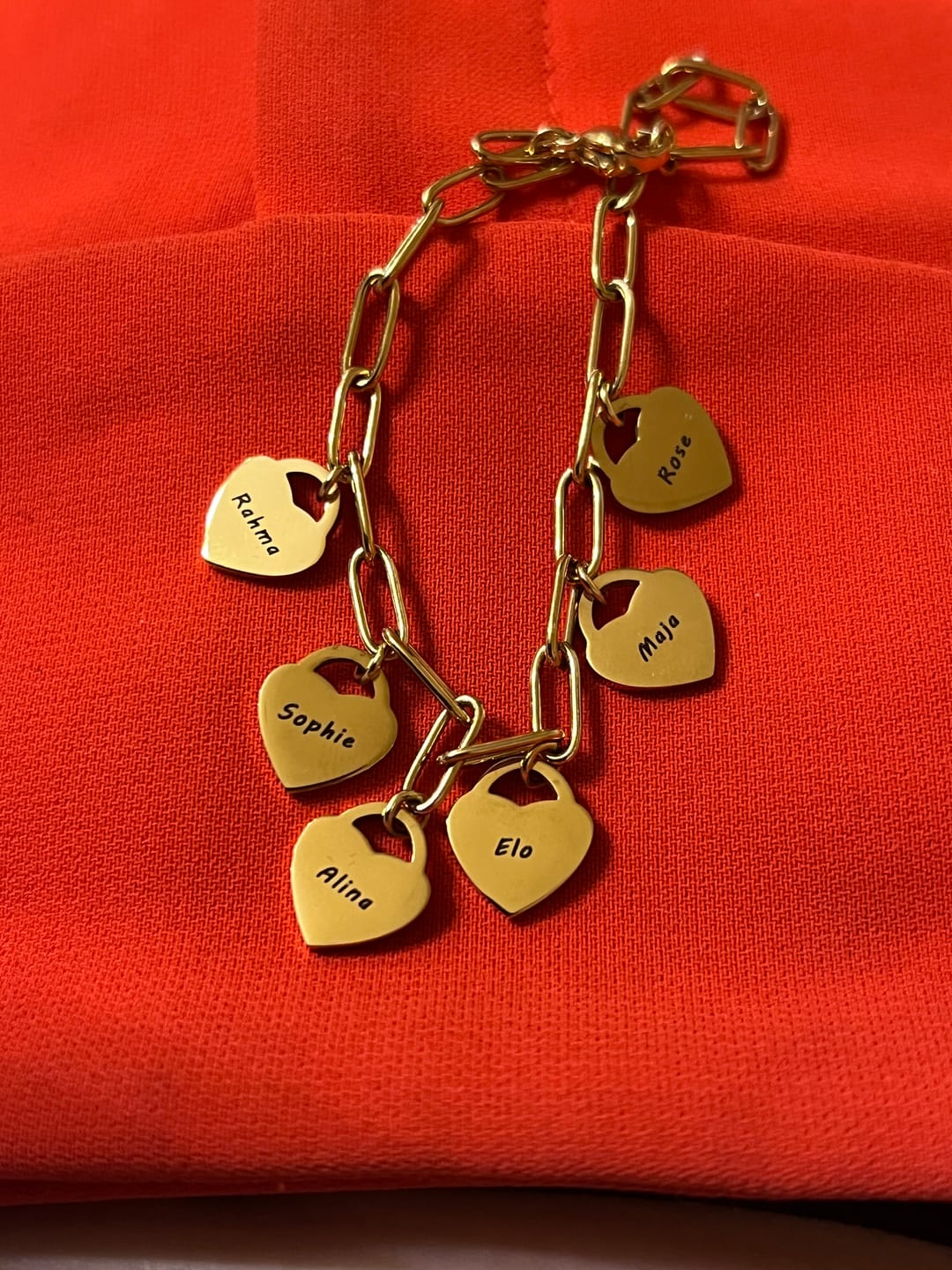Customer photo review of Armband mit personalisierten Herzanhängern