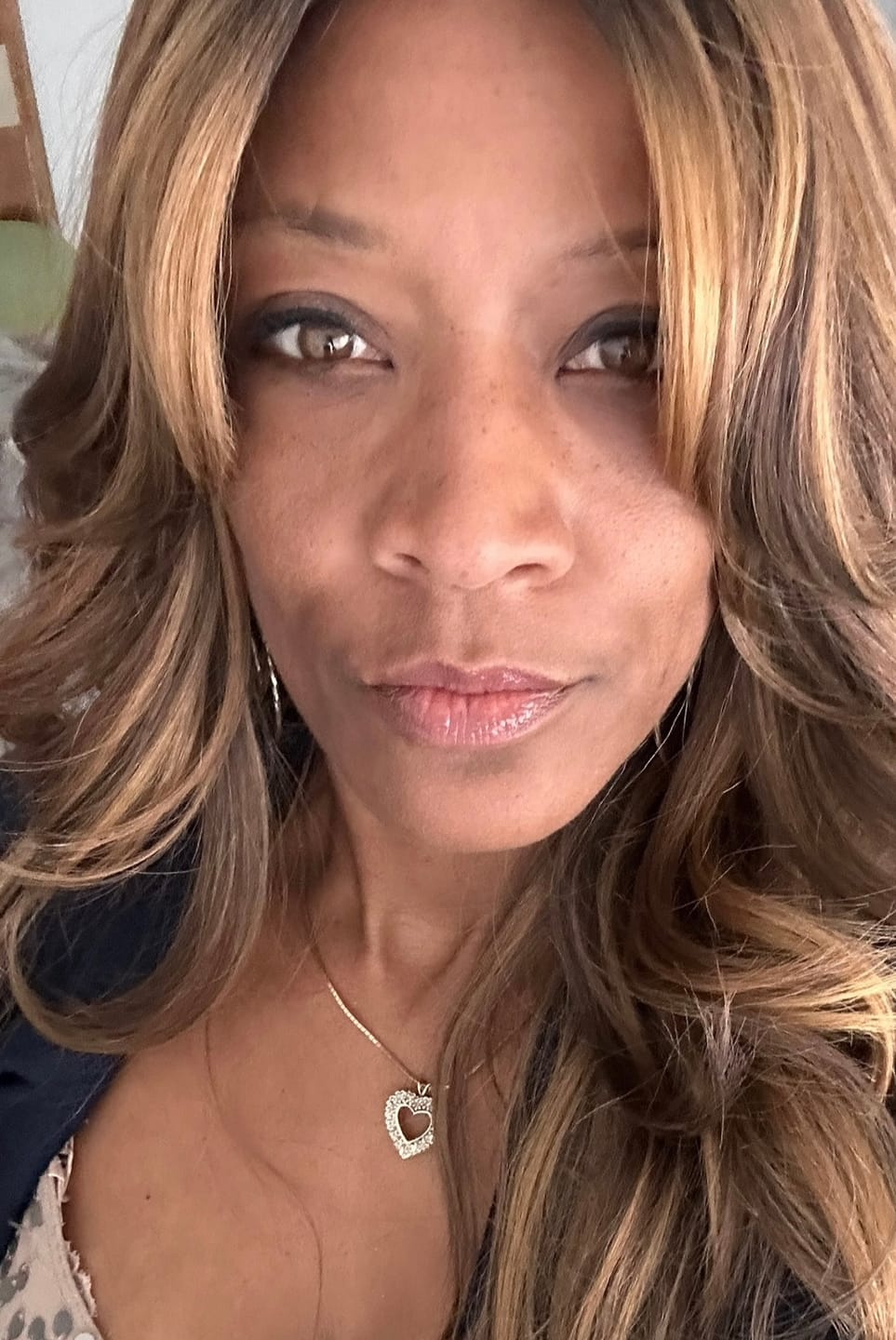 Customer photo review of FreeTress Equal Curtain Bang HD Deep Parting Lace Wig - BOMBSHELL