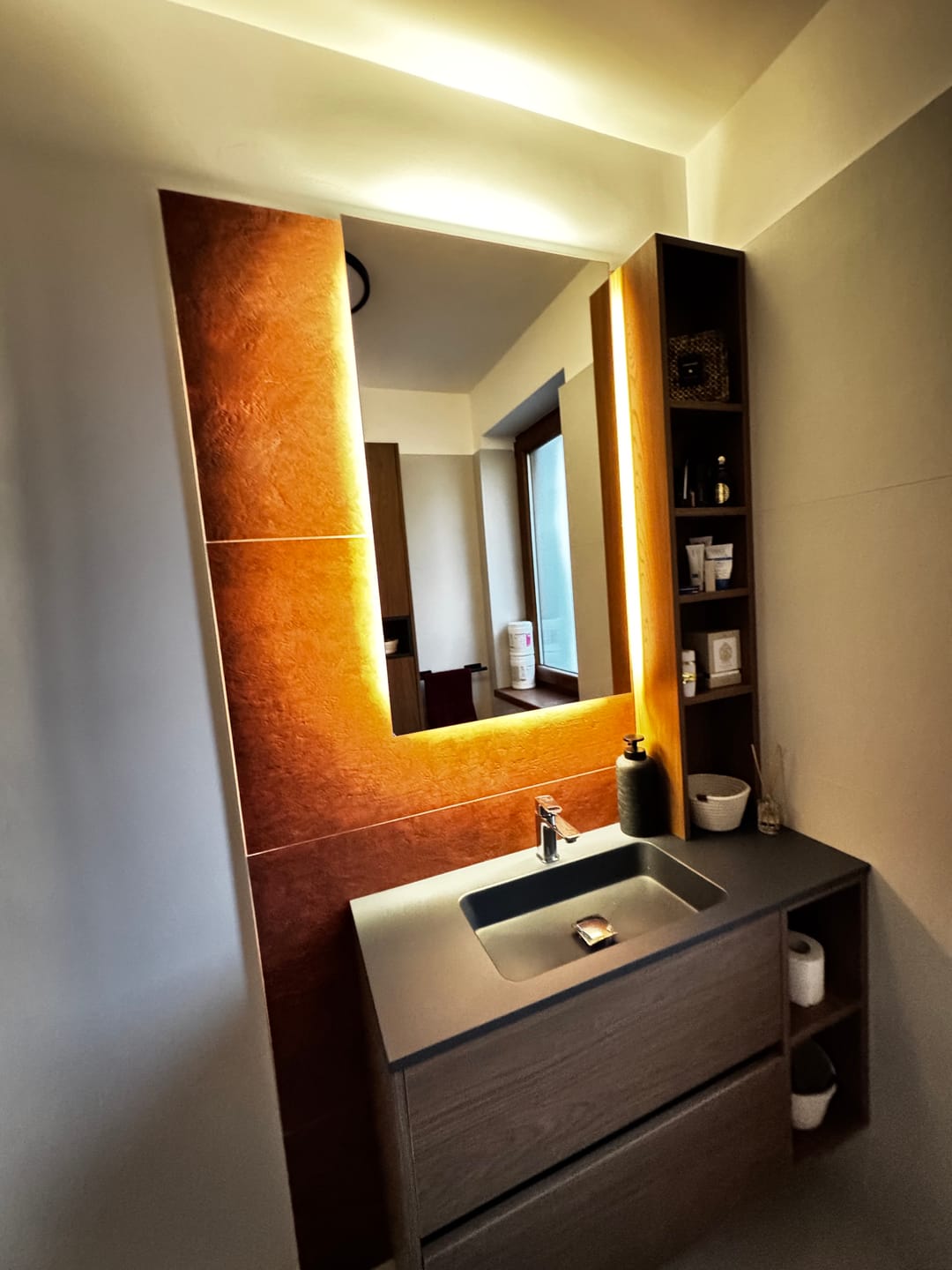Customer photo review of Oglinda LED Verticala, Fara functii, LED 4000K Neutru - Gama Ambient Model 1