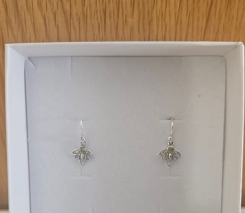 Customer photo review of עגילים נתלים לוטוס ואבני חן כסף 925