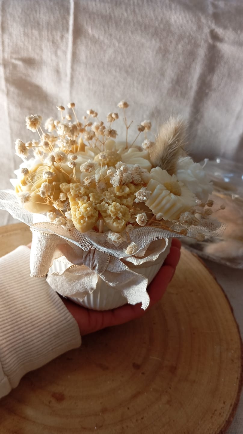 Customer photo review of Colorante líquido para velas MARFIL