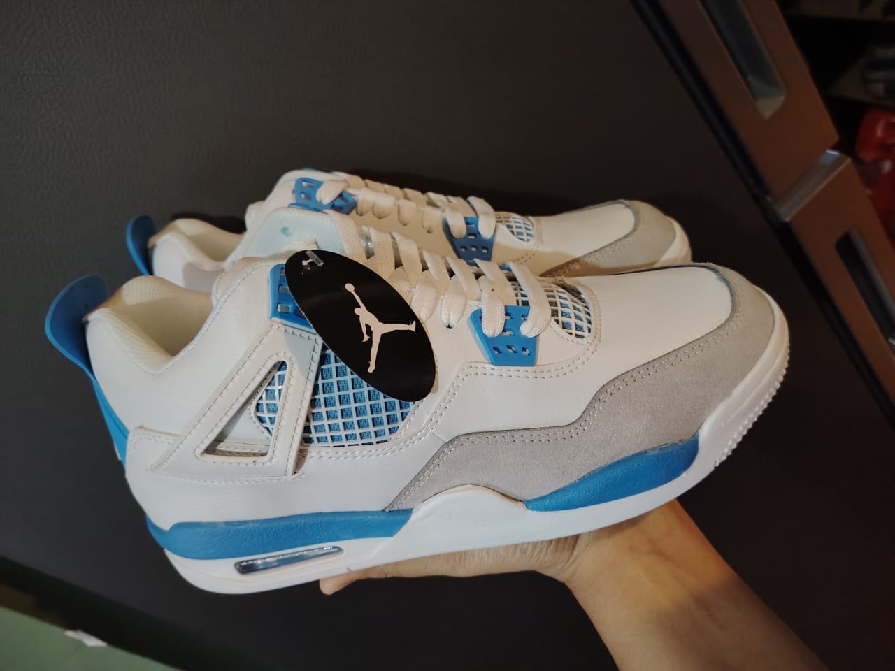 Customer photo review of Tenis Retro 4 Blanco Azul