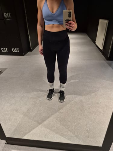 Customer photo review of INITIUM 2.0 Scrunch Leggings - Stone Black